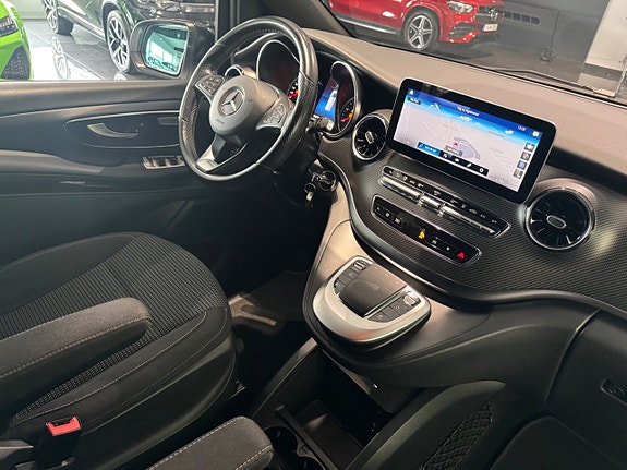 Mercedes-Benz V300 d 6 of 16