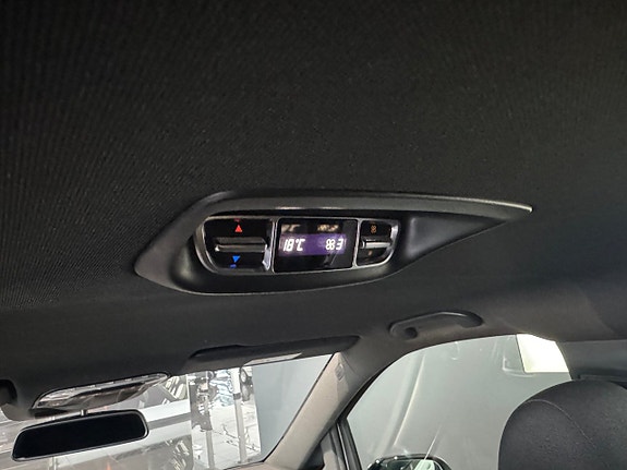 Mercedes-Benz V300 d 9 of 16