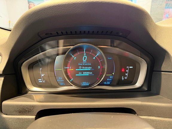 Volvo V70 11 of 28