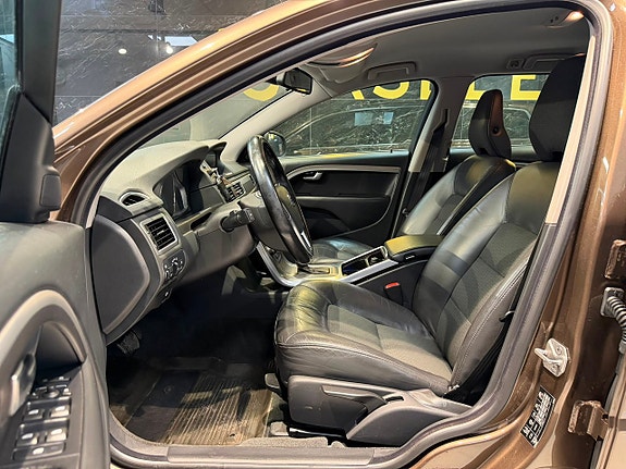 Volvo V70 16 of 28