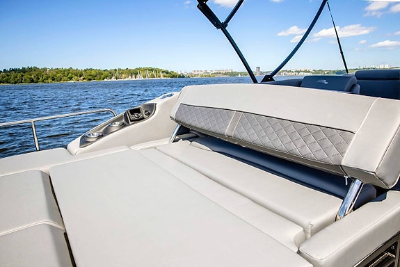 Bennington L 25 Swingback med Yamaha 150 hk 9 of 9