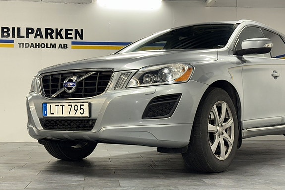 Volvo XC60 2 of 5