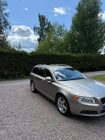 Volvo V70 4 of 5