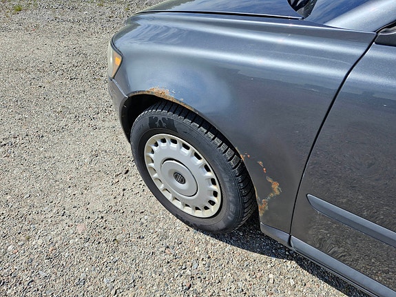 Volvo S40 2 of 5
