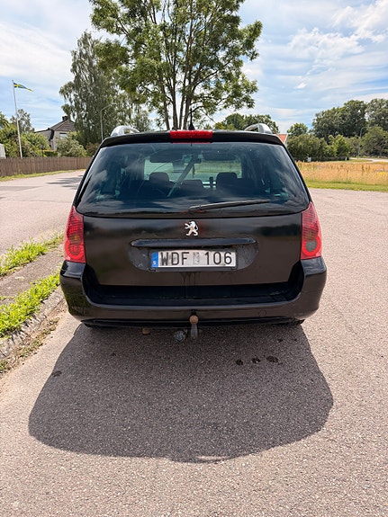 Peugeot 307 SW 2 of 5