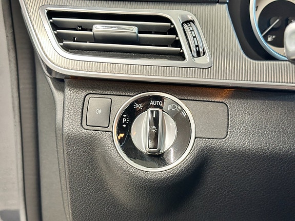 Mercedes-Benz E220 30 of 30