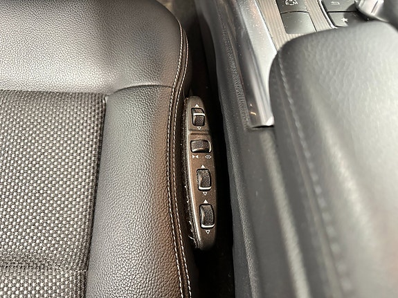Mercedes-Benz E220 16 of 30