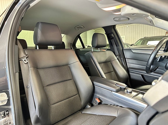 Mercedes-Benz E220 14 of 30