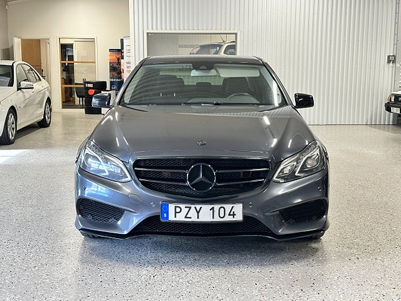 Mercedes-Benz E220 3 of 30