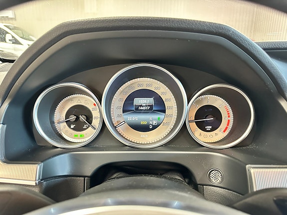 Mercedes-Benz E220 23 of 30