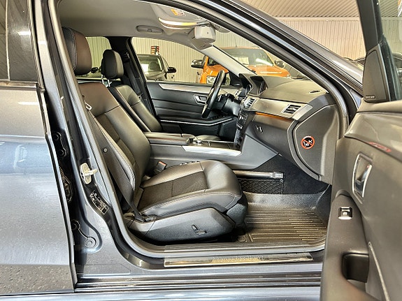 Mercedes-Benz E220 12 of 30