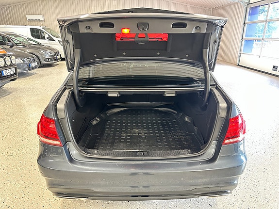 Mercedes-Benz E220 8 of 30