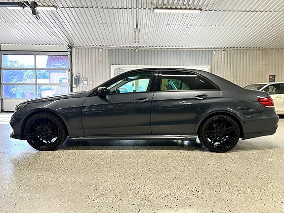 Mercedes-Benz E220 5 of 30