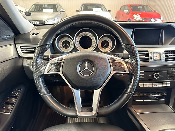 Mercedes-Benz E220 22 of 30