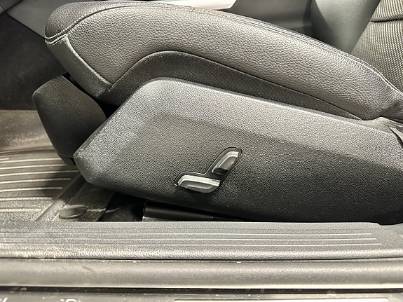 Mercedes-Benz E220 15 of 30