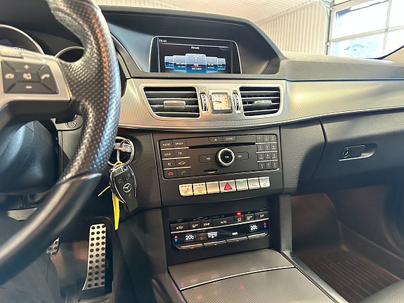 Mercedes-Benz E220 27 of 30