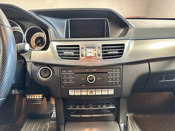 Mercedes-Benz E220 24 of 30