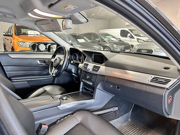 Mercedes-Benz E220 13 of 30