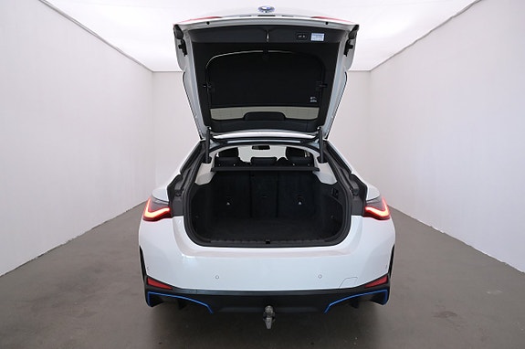 BMW i4 22 of 27