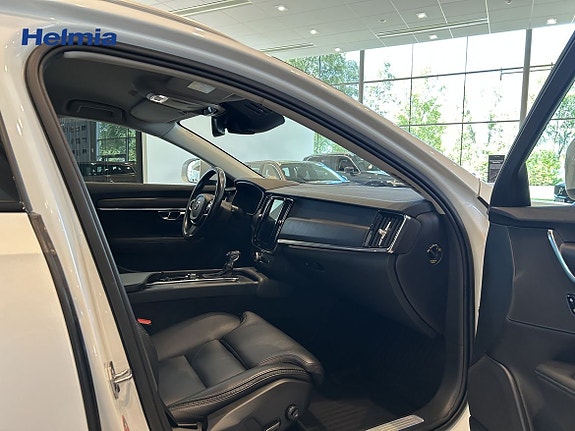 Volvo V90 Cross Country 4 of 5