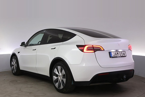 Tesla Model Y 4 of 5
