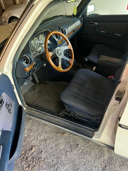 Mercedes-Benz 300 D 5 of 5
