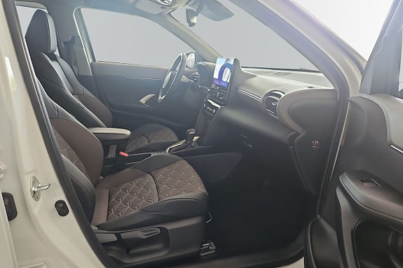 Toyota Yaris Cross 6 of 16