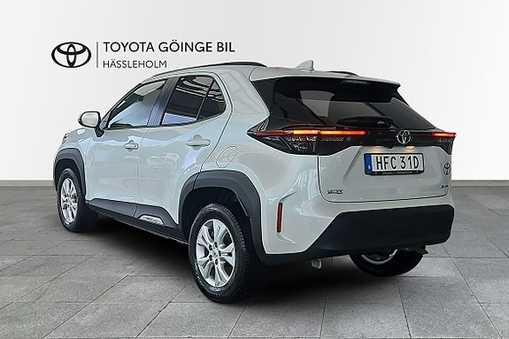 Toyota Yaris Cross 2 of 5