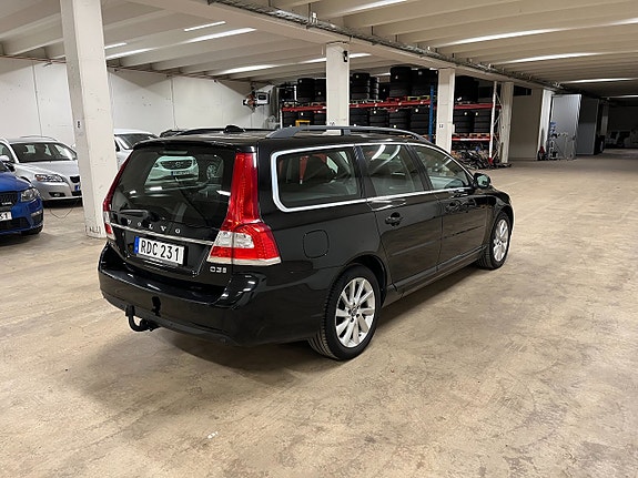 Volvo V70 3 of 5