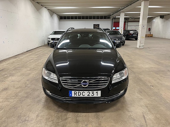 Volvo V70 2 of 5
