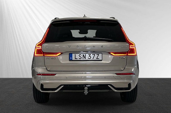 Volvo XC60 2 of 5