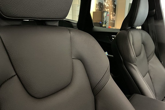Volvo XC60 8 of 10