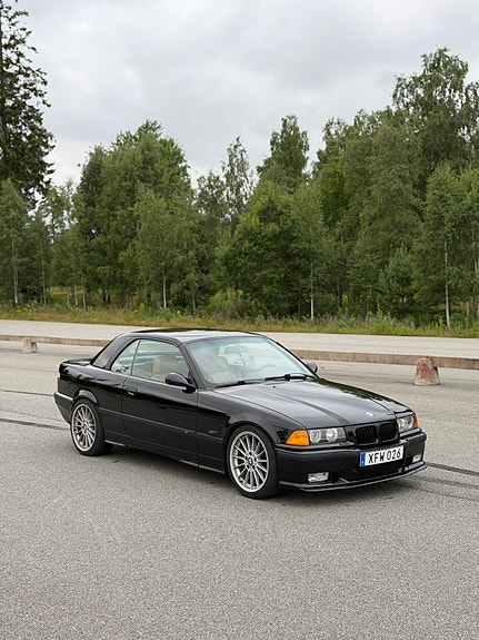 BMW 318i 6 of 12