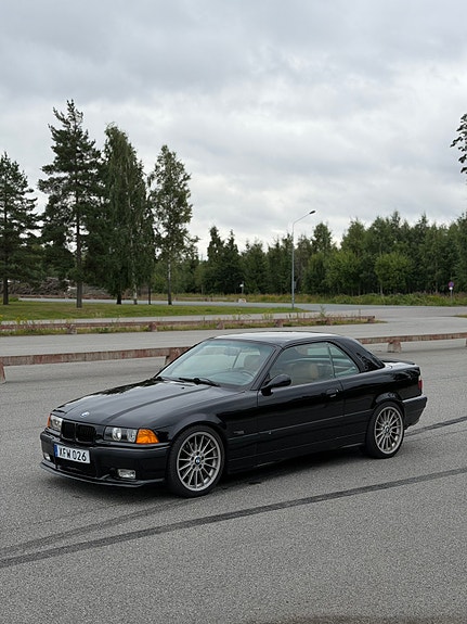 BMW 318i 7 of 12