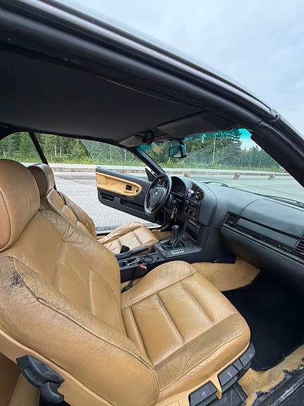 BMW 318i 10 of 12