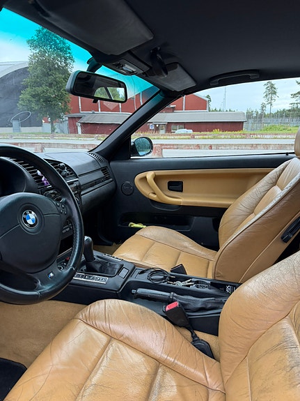 BMW 318i 11 of 12
