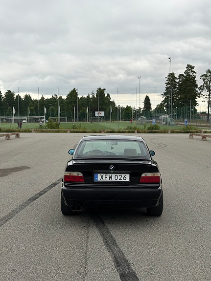 BMW 318i 5 of 12