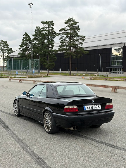 BMW 318i 4 of 12