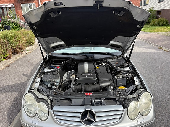 Mercedes-Benz CLK200 2 of 6
