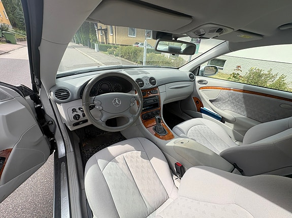 Mercedes-Benz CLK200 5 of 6