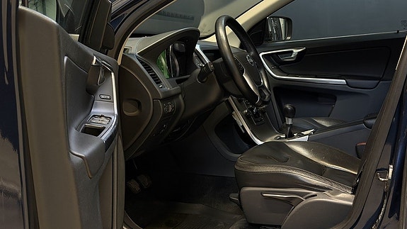 Volvo XC60 12 of 22