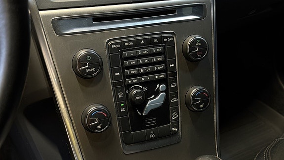 Volvo XC60 17 of 22