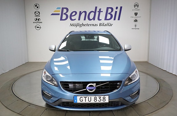 Volvo V60 2 of 5