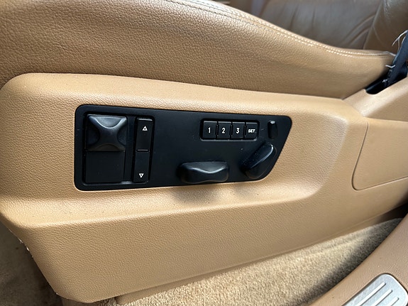 Porsche Cayenne Turbo 17 of 18