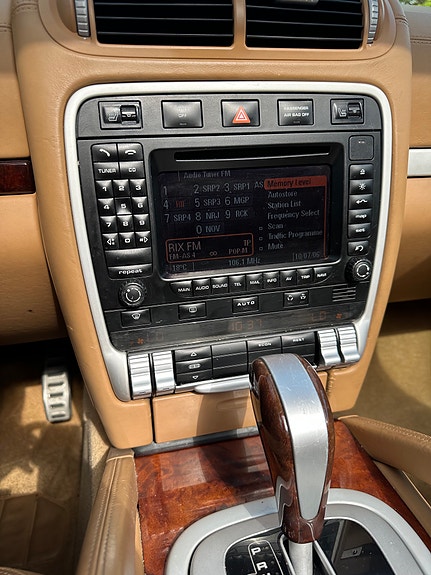 Porsche Cayenne Turbo 12 of 18