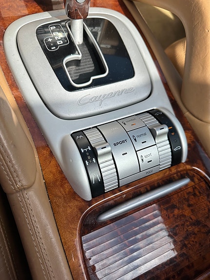 Porsche Cayenne Turbo 13 of 18