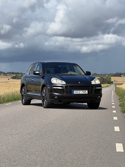 Porsche Cayenne Turbo 7 of 18