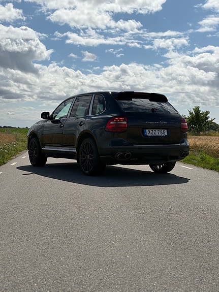 Porsche Cayenne Turbo 4 of 5