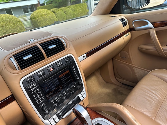 Porsche Cayenne Turbo 14 of 18