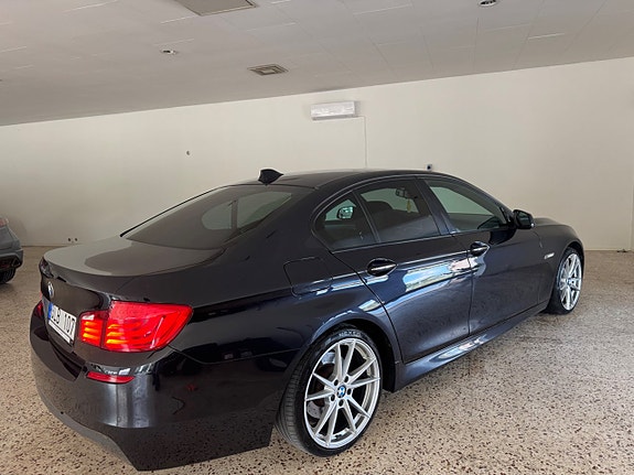 BMW 520d 3 of 5